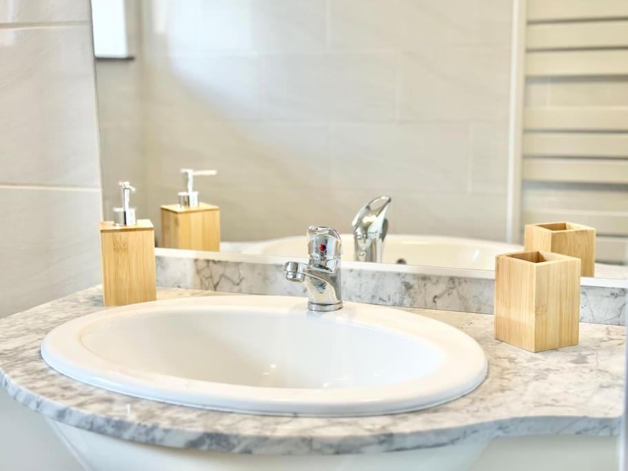 Charmant Appartement 2 Chambres Proche Luxembourg Redange ภายนอก รูปภาพ
