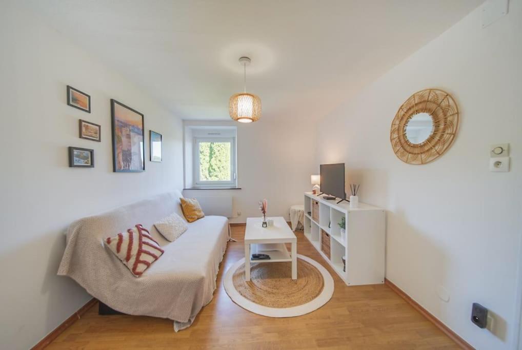 Charmant Appartement 2 Chambres Proche Luxembourg Redange ภายนอก รูปภาพ
