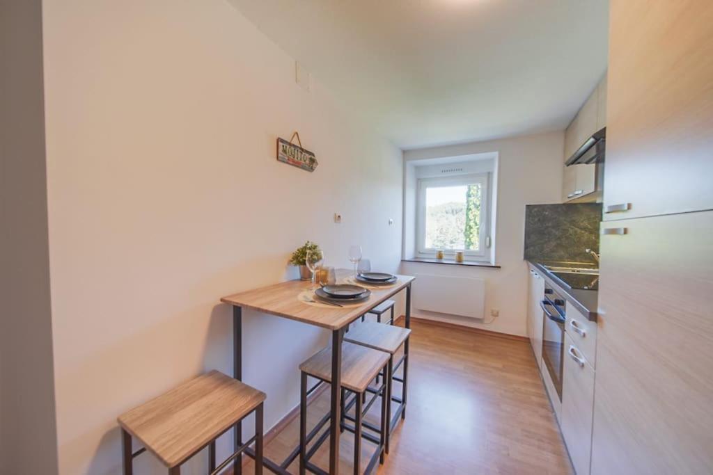 Charmant Appartement 2 Chambres Proche Luxembourg Redange ภายนอก รูปภาพ
